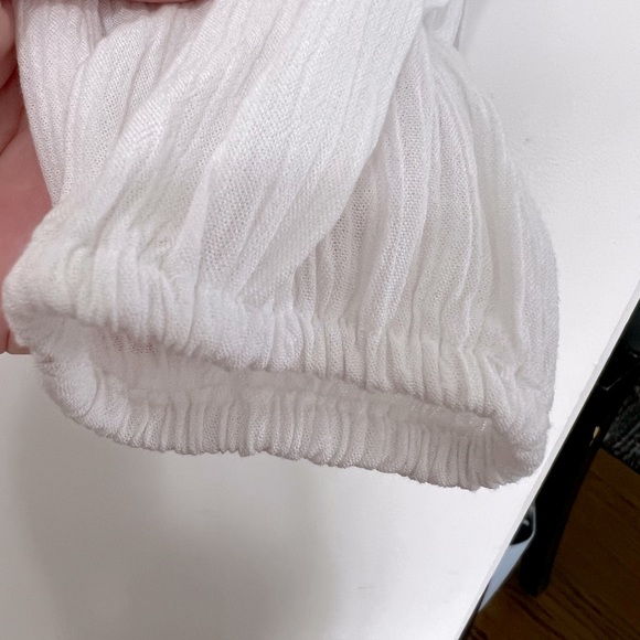 White blouse in Medium by Guess - Picture 4 of 5